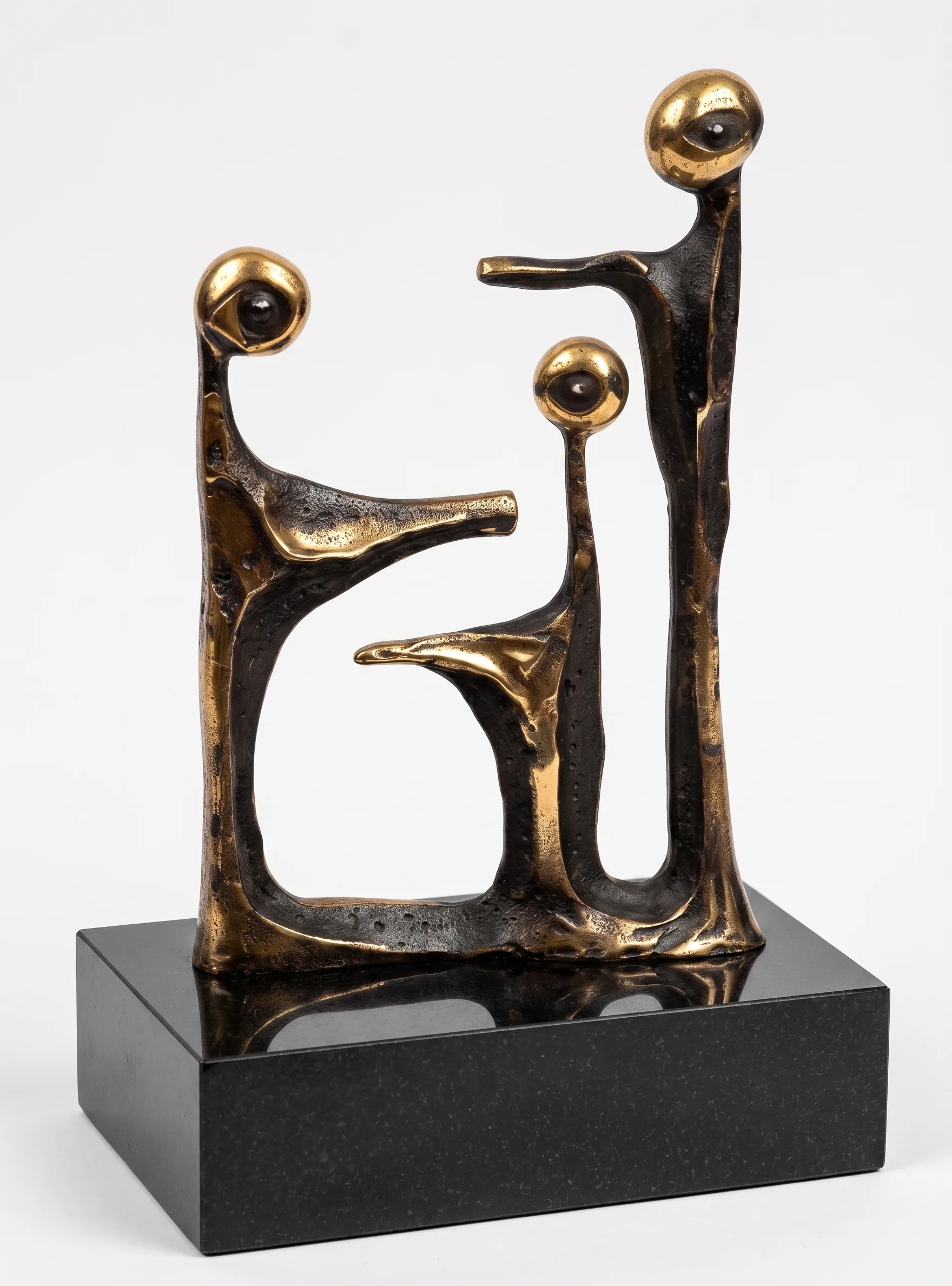 Acusações — Escultura. Bronze  · base em granito preto absoluto. Roberto Claussen.