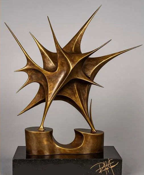 Nascimento de uma Estrela — Escultura. Bronze  · base em granito preto absoluto. Roberto Claussen.
